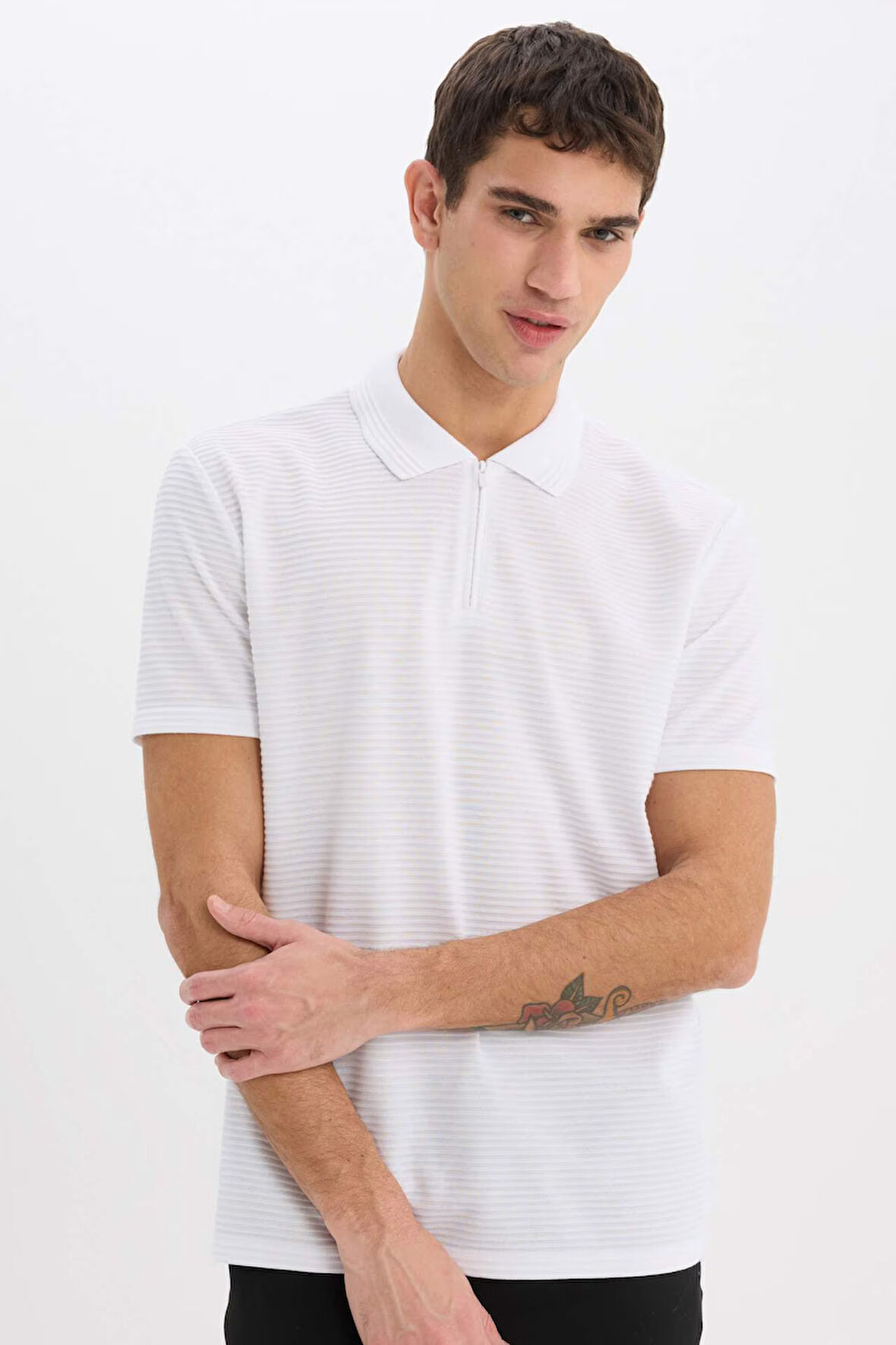 DeFacto Regular Fit Polo Yaka Fermuarlı Kısa Kollu Polo Tişört E4233AX25SMWT32