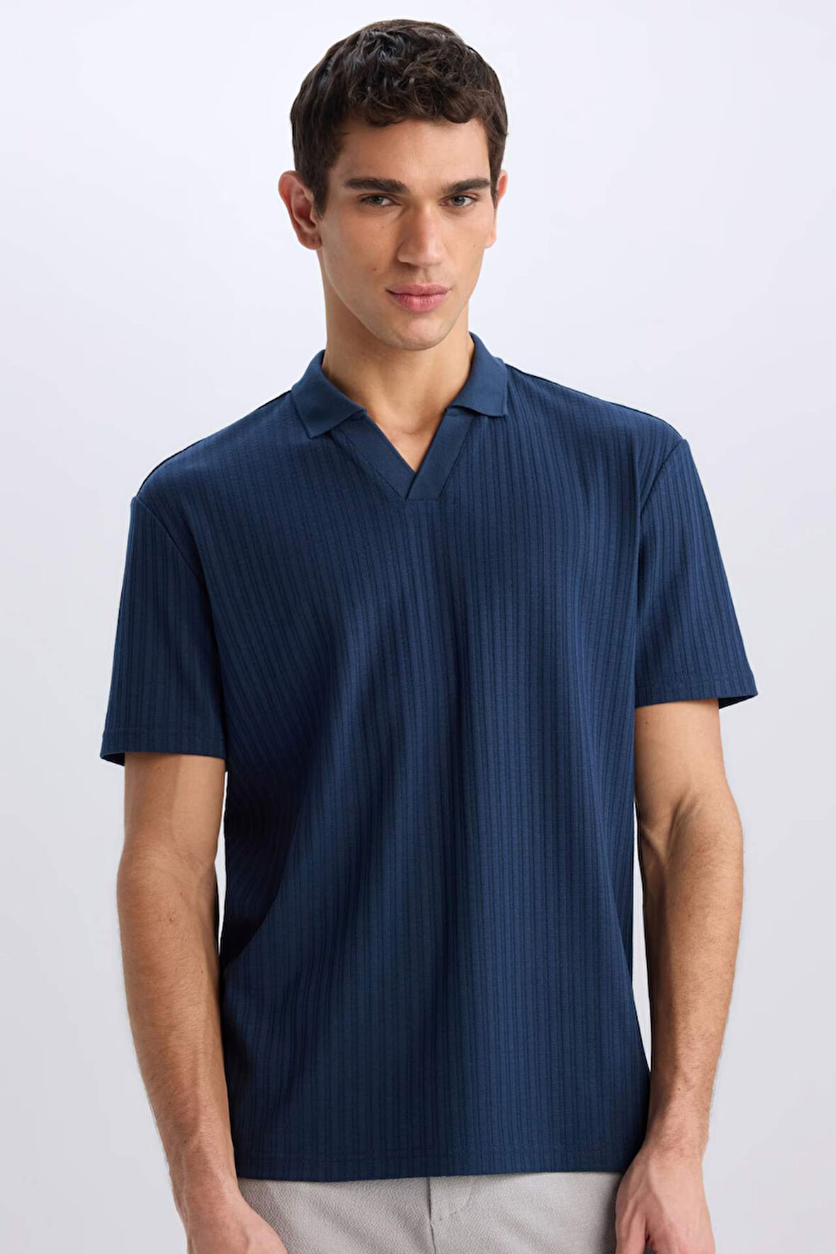 DeFacto Regular Fit Polo Yaka Krinkıl Kısa Kollu Tişört E1207AX25SMNV64