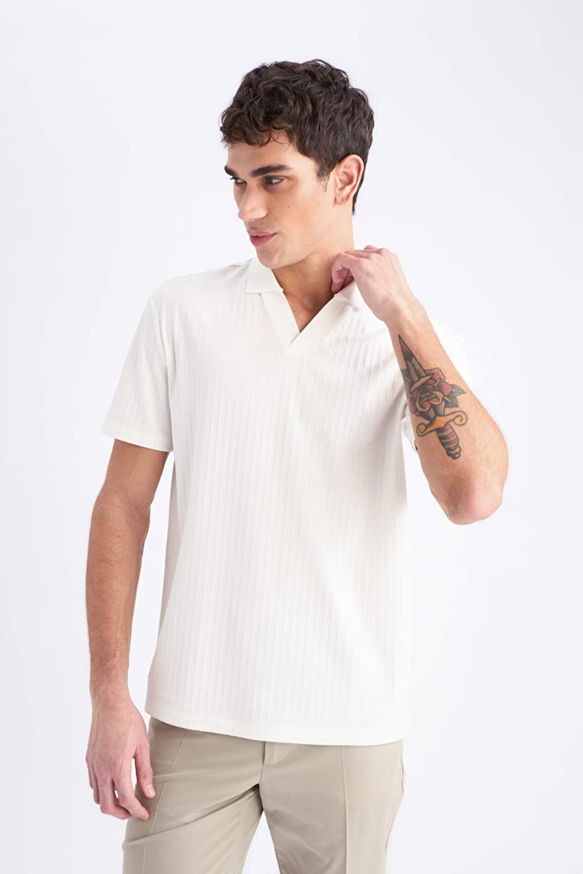 DeFacto Regular Fit Polo Yaka Krinkıl Kısa Kollu Tişört E1207AX25SMER85