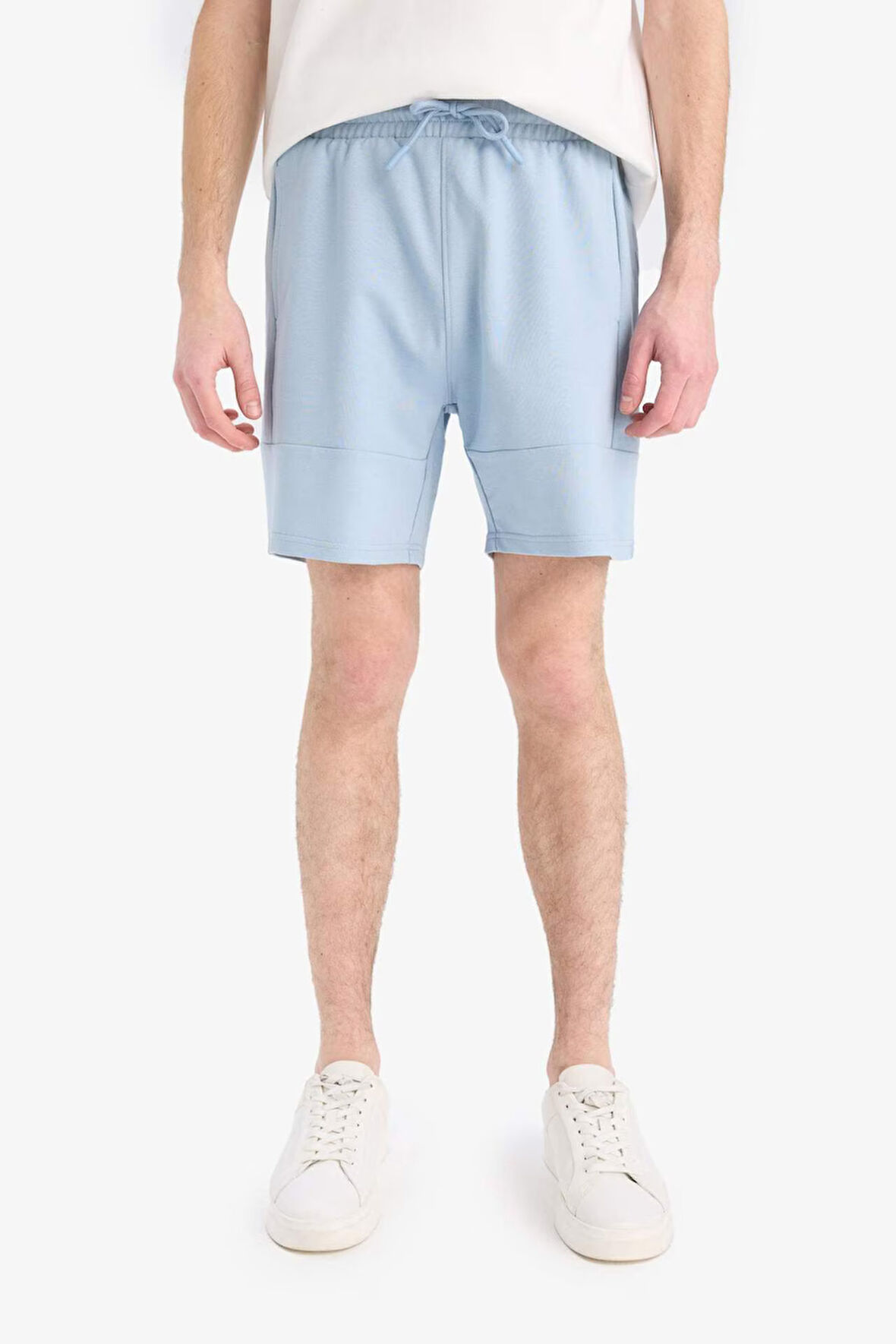 DeFacto Slim Fit Dar Kesim Dar Paça Basic Düz Şort B8674AX25SPBE524