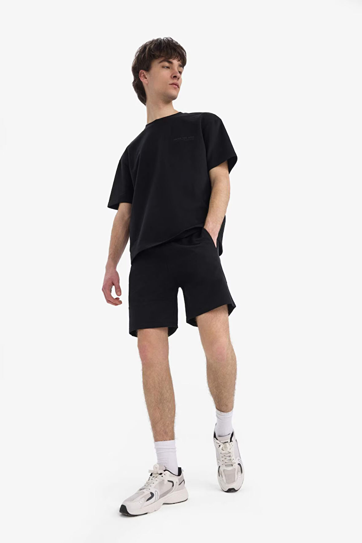 Slim Fit Dar Kesim Dar Paça Şort