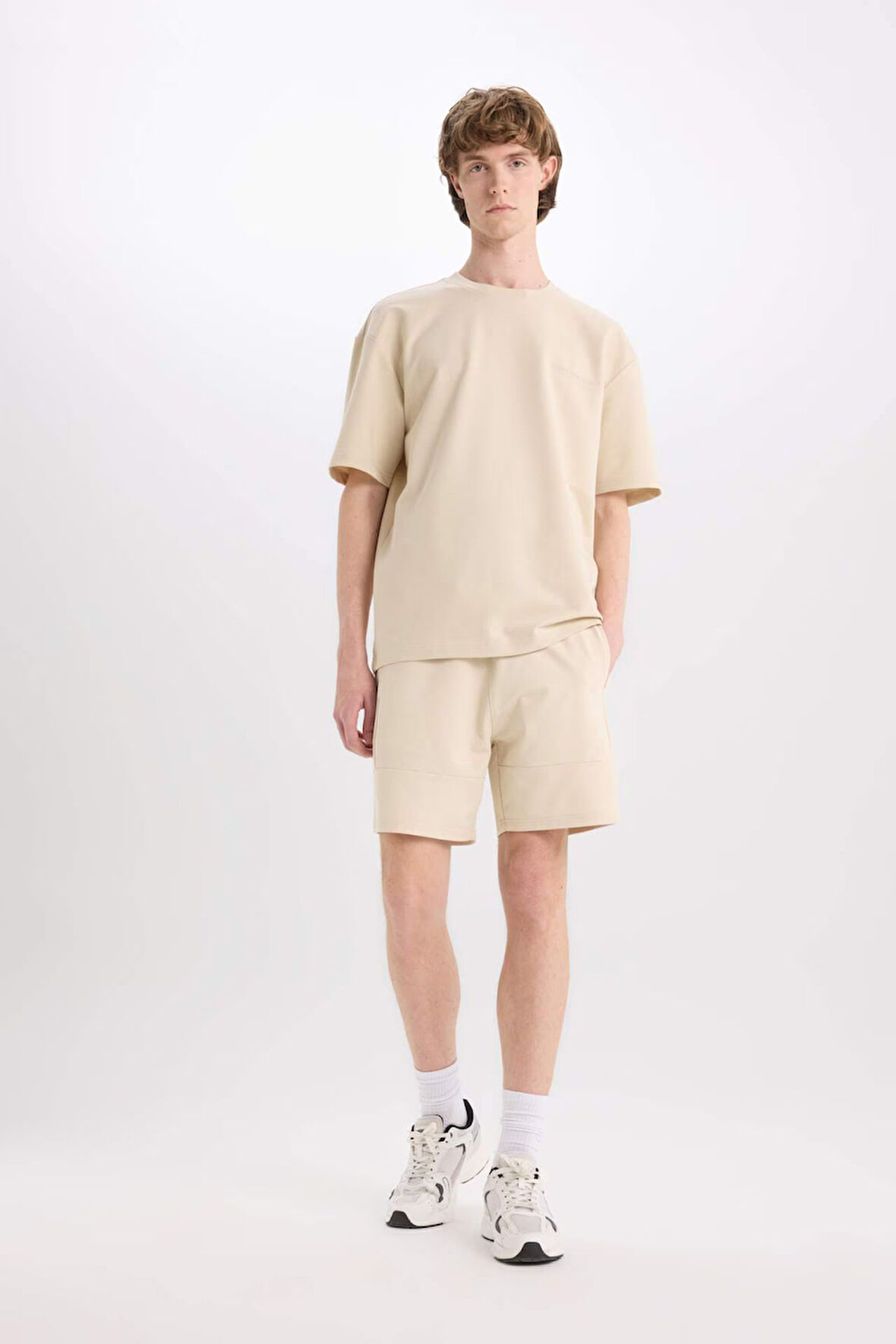 Slim Fit Dar Kesim Dar Paça Şort
