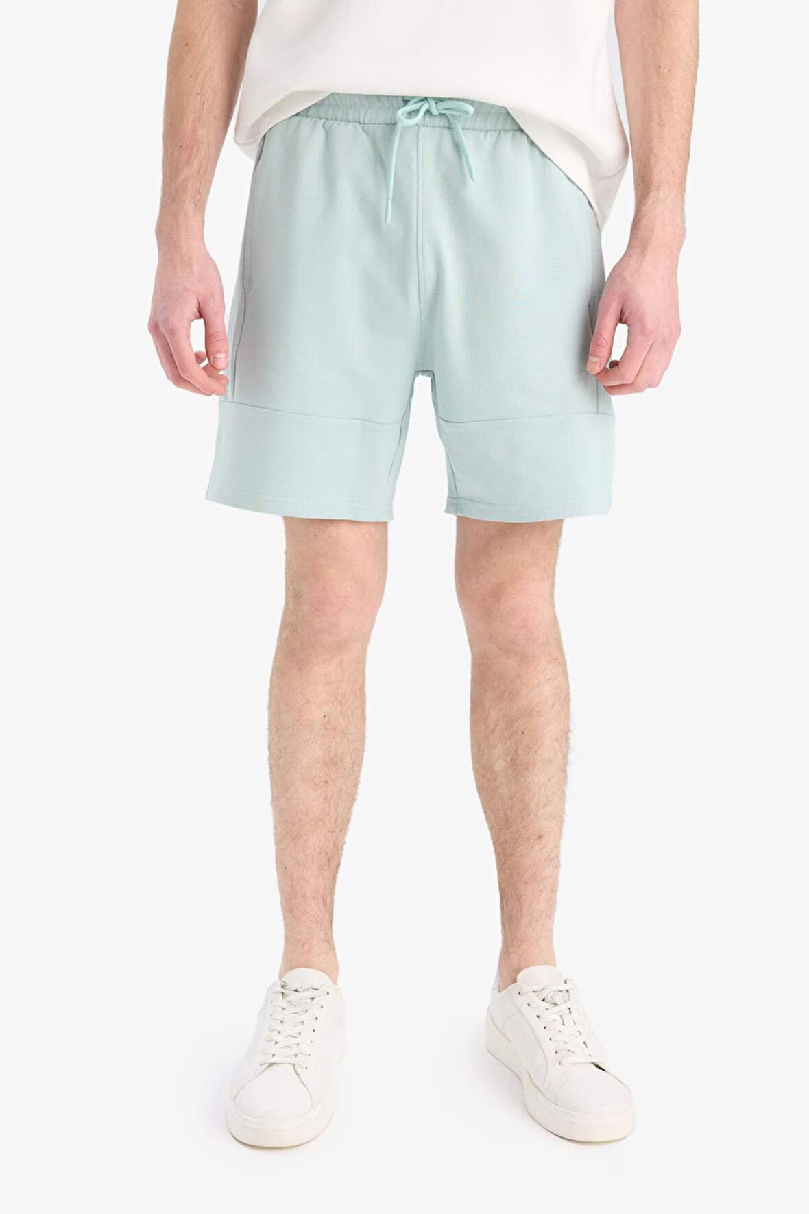 DeFacto Slim Fit Dar Kesim Dar Paça Basic Düz Şort B8674AX25SPGN1093