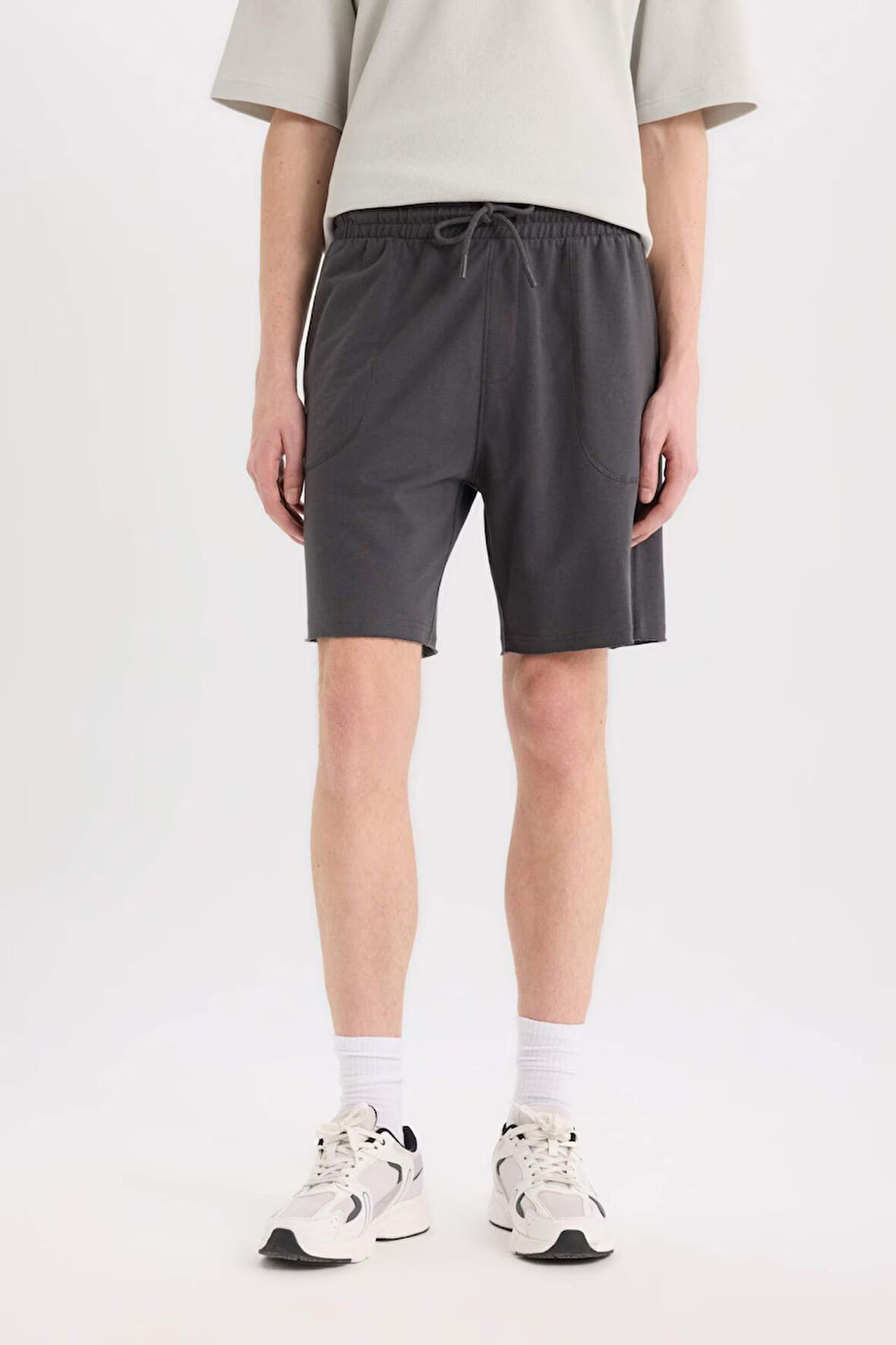 DeFacto %100 Pamuk Slim Fit Dar Kesim Dar Paça Cepli Basic Düz Şort B8673AX25SMAR104