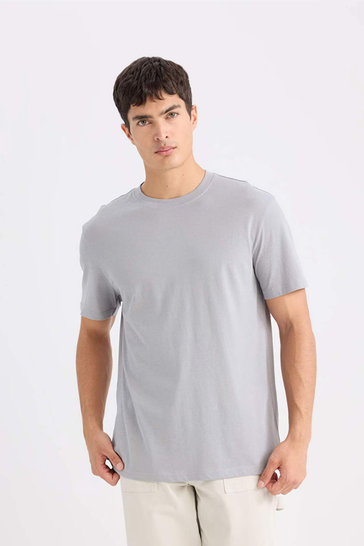 DeFacto New Regular Fit Bisiklet Yaka Basic Düz %100 Pamuk Kısa Kollu Tişört V7699AZ25SPGR89