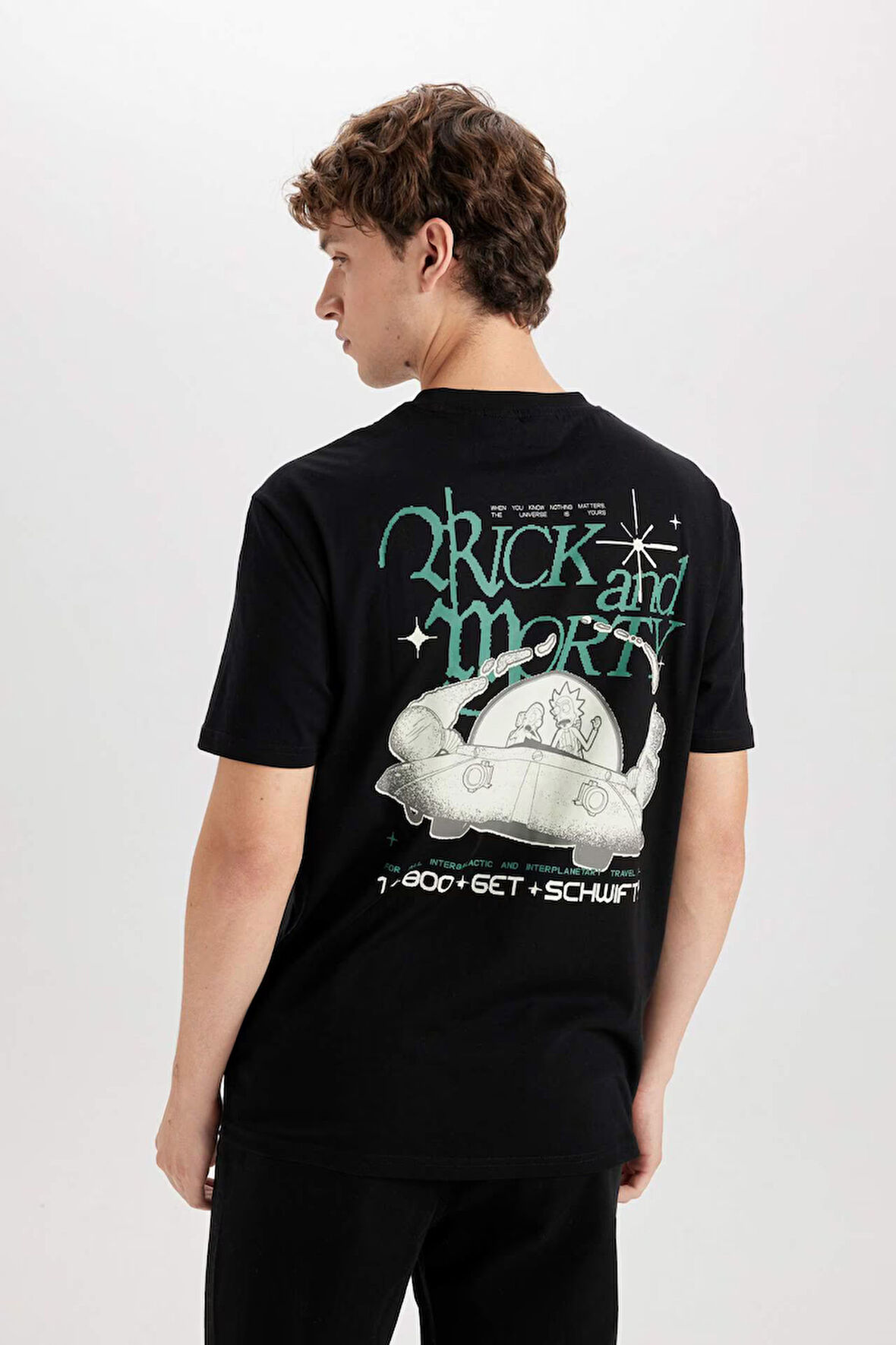 DeFacto %100 Pamuk Rick and Morty Regular Fit Bisiklet Yaka Sırt Baskılı Kısa Kollu Tişört D5467AX25SPBK81