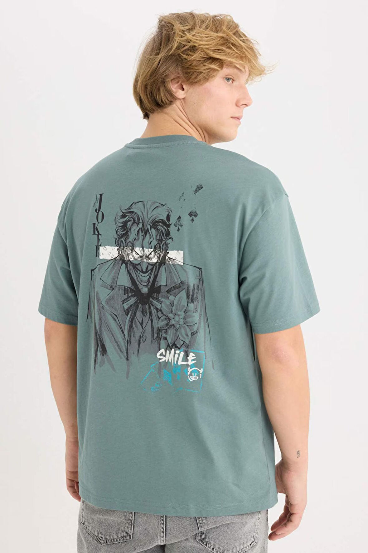 DeFacto %100 Pamuk Batman Boxy Fit Bisiklet Yaka Sırt Baskılı Kısa Kollu Tişört D9845AX25SPGN463