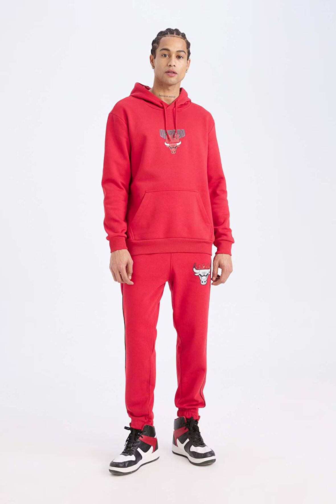 DeFactoFit NBA Chicago Bulls Kalın Jogger Eşofman Altı Standart Fit Cepli Beli Bağcıklı D6564AX25SPBR244