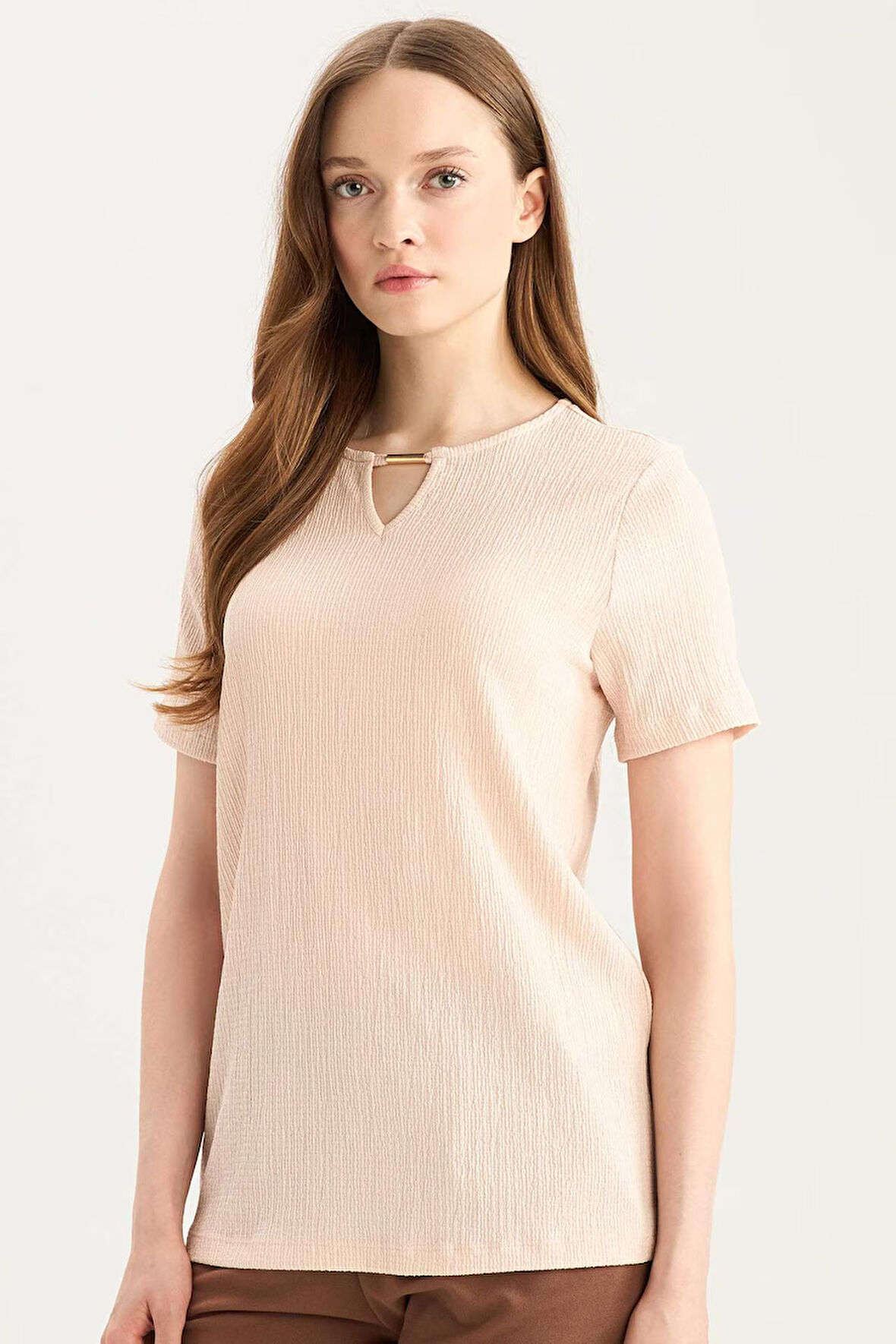 DeFacto Regular Fit Apaş Yaka Basic Düz Bürümcük Kısa Kollu Tişört E0325AX25SPPN70