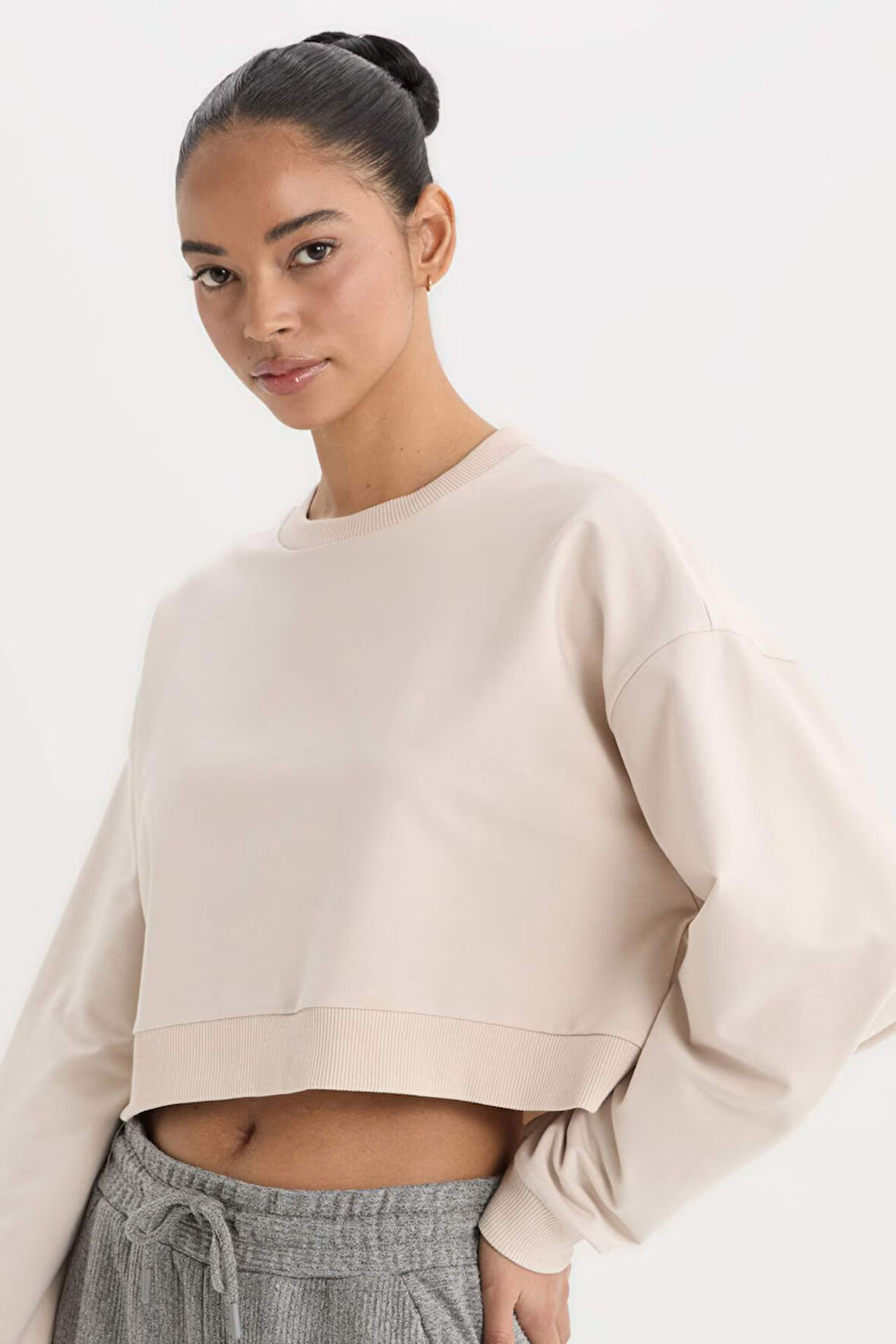 DeFactoFit Bisiklet Yaka Basic Düz Sporcu Sweatshirt D7119AX25SPBG700