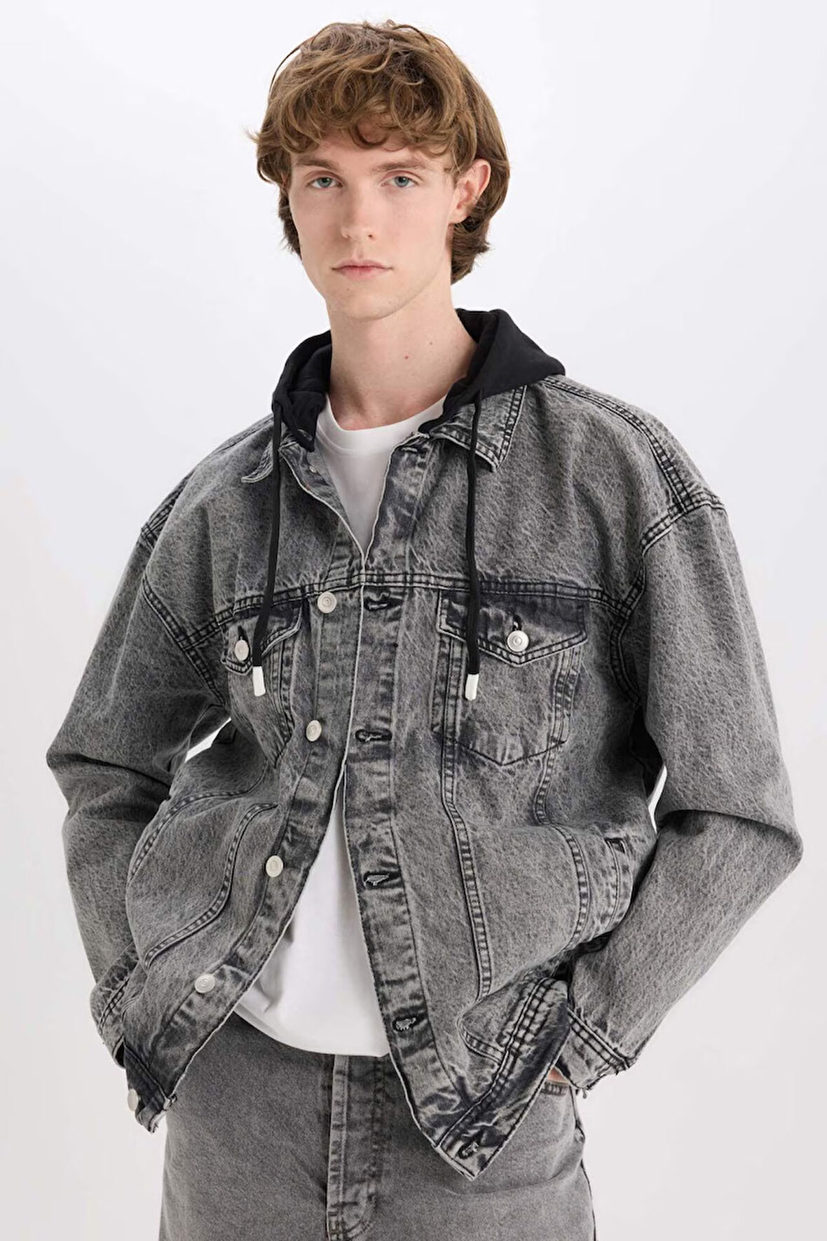 Oversize Geniş Kalıp Kapüşonlu Düğmeli Jean Ceket