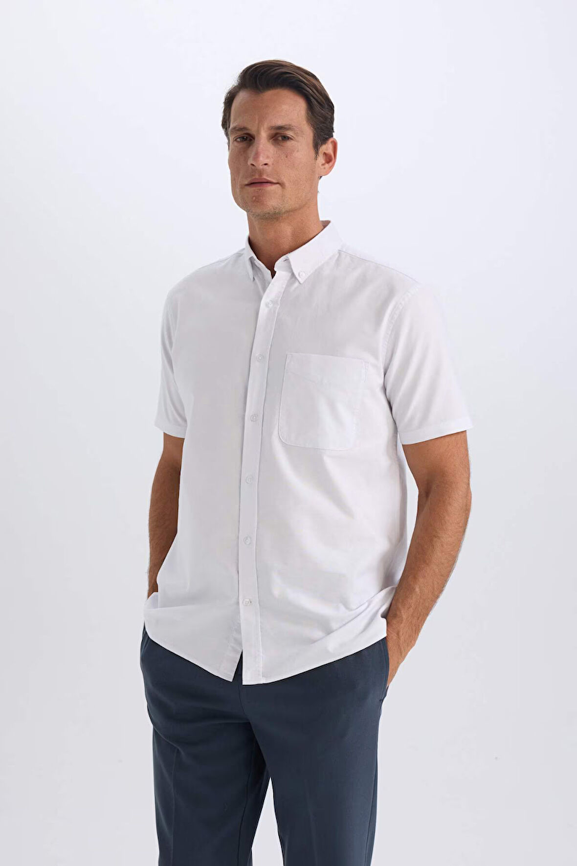 DeFacto %100 Pamuk Regular Fit Polo Yaka Oxford Yazlık Kısa Kollu Beyaz Gömlek D7419AX25SMWT34