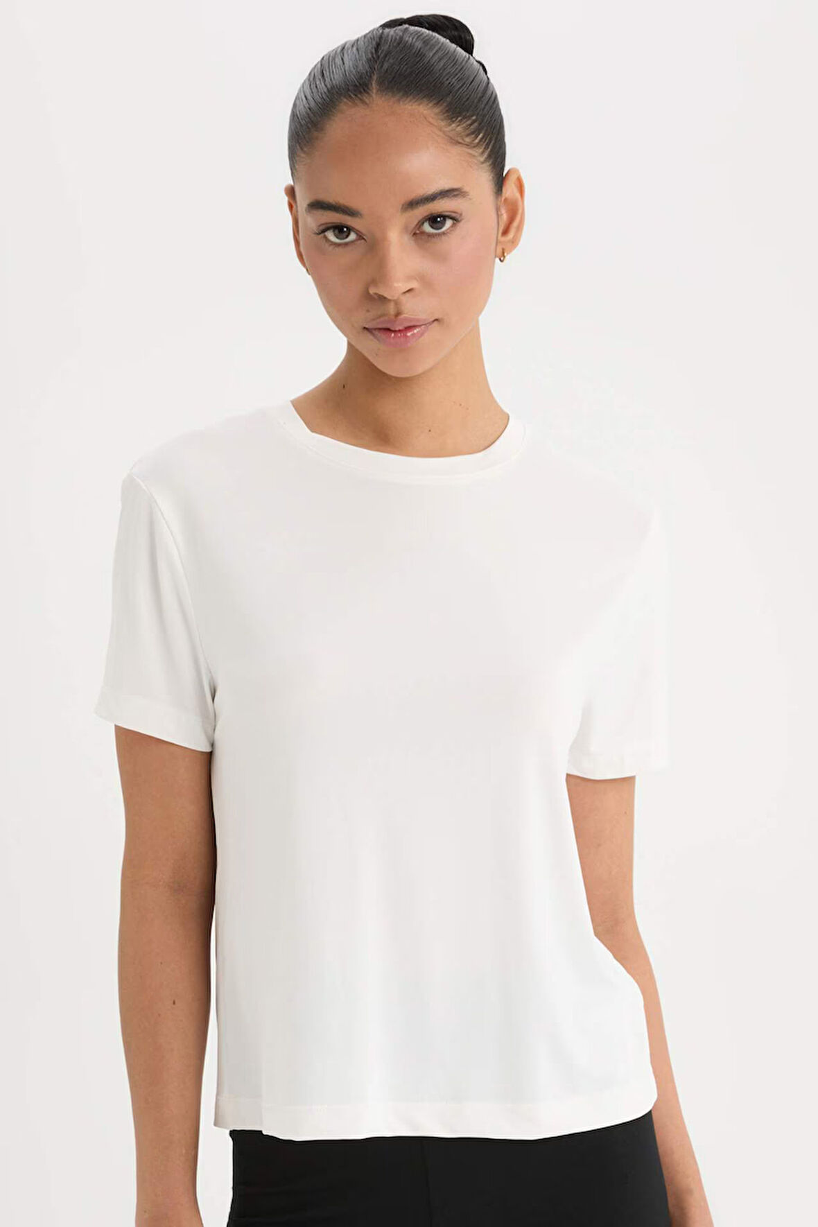 DeFactoFit Standart Fit Bisiklet Yaka Sporcu Basic Düz Kısa Kollu Tişört D2296AX25SPER105