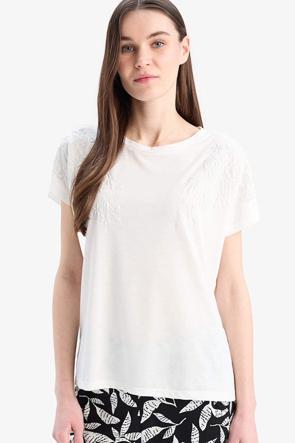 DeFacto Regular Fit Bisiklet Yaka Basic Düz Kısa Kollu Tişört E0918AX25SPER85