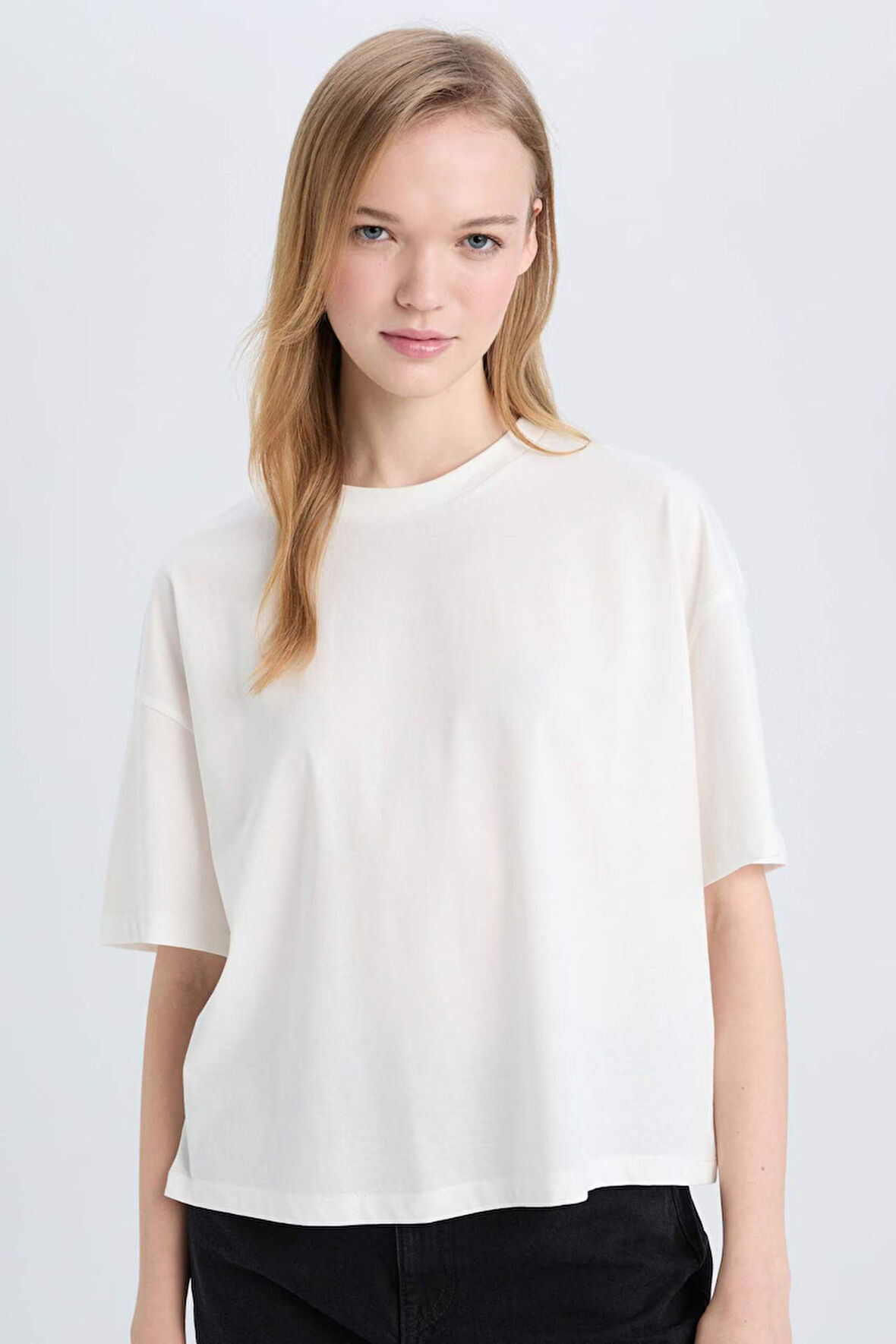 DeFacto Coool Loose Fit Bisiklet Yaka Basic Düz Kalın Kumaş Kısa Kollu Tişört E0291AX25SMWT32