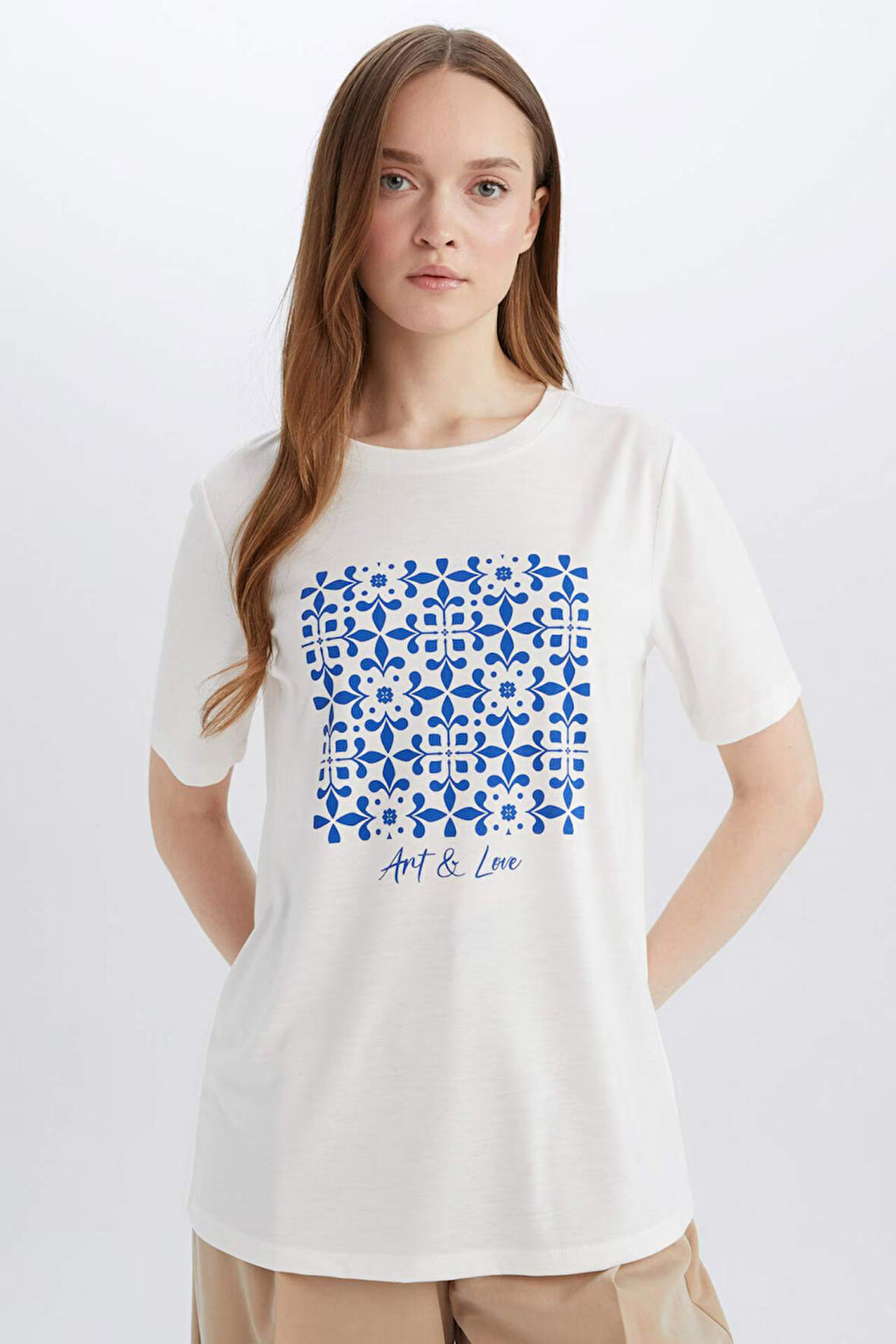 DeFacto Regular Fit Bisiklet Yaka Etnik Desenli Kısa Kollu Tişört E1163AX25SMER105