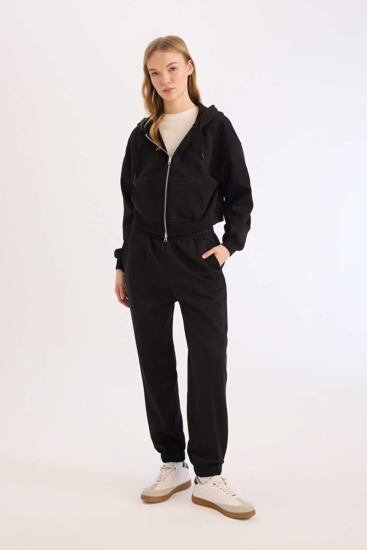 DeFacto Coool Kalın Jogger Eşofman Altı Basic Düz Cepli Beli Paçası Lastikli E6300AX24WNBK81