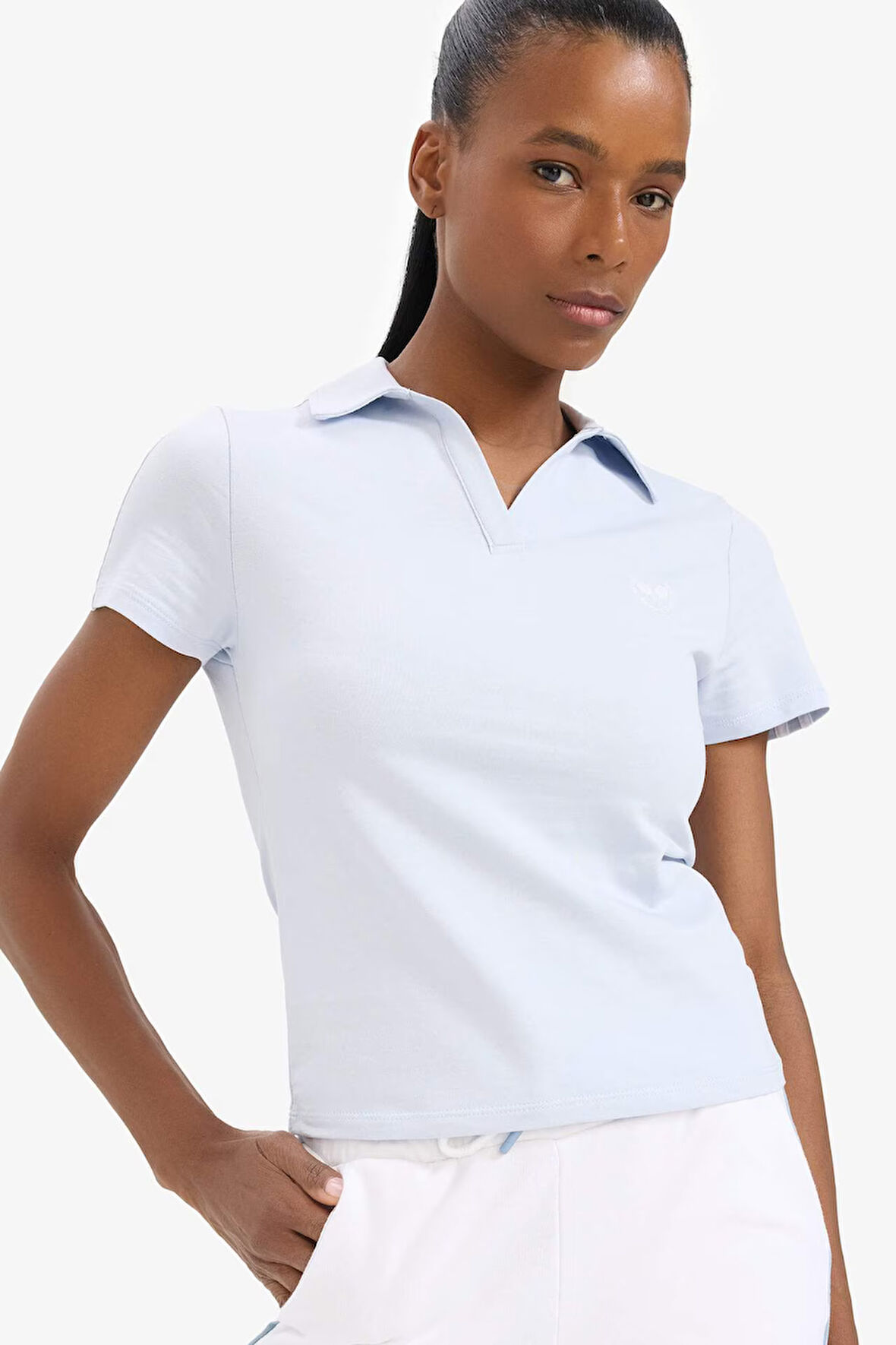 DeFactoFit Slim Fit Dar Kesim Polo Yaka Baskılı Sporcu Kısa Kollu Tişört D9299AX25SPBE337