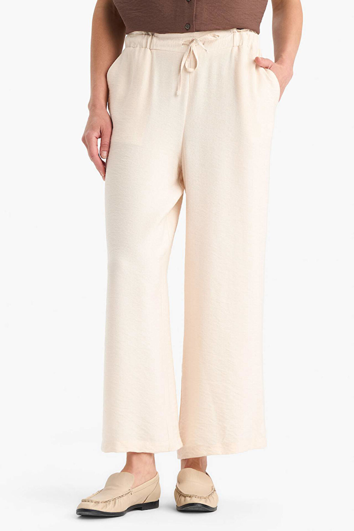 Regular Fit Cep Detaylı Geniş Paça Pantolon