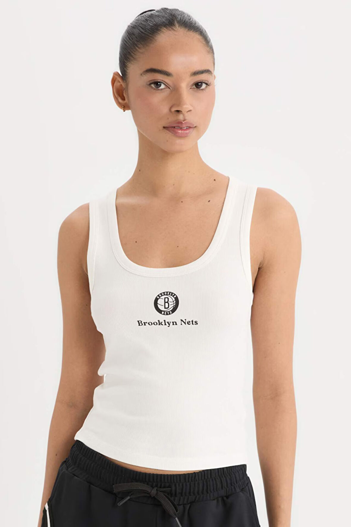 DeFactoFit NBA Brooklyn Nets Slim Fit Dar Kesim U Yaka Ribana Sporcu Atlet E2358AX25SMER105