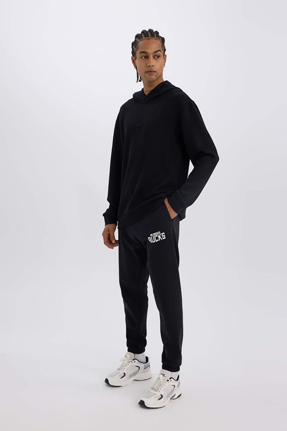 DeFactoFit NBA Milwaukee Bucks Kalın Jogger Eşofman Altı Beli Bağcıklı Standart Fit Cepli D6702AX25SPBK82