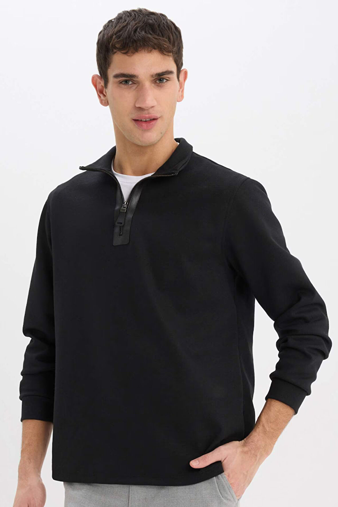Regular Fit Dik Yaka Yarım Fermuarlı Basic Düz Sweatshirt