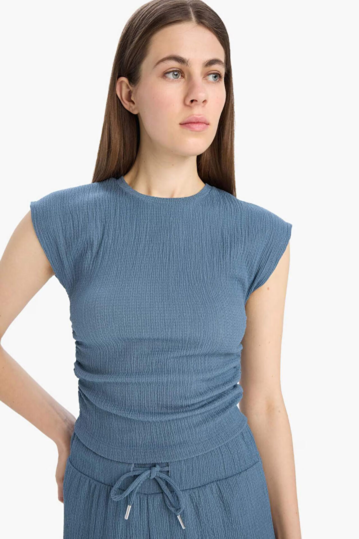 DeFacto Slim Fit Dar Kesim Bisiklet Yaka Bürümcük Kısa Kollu Tişört E3398AX25SPIN13