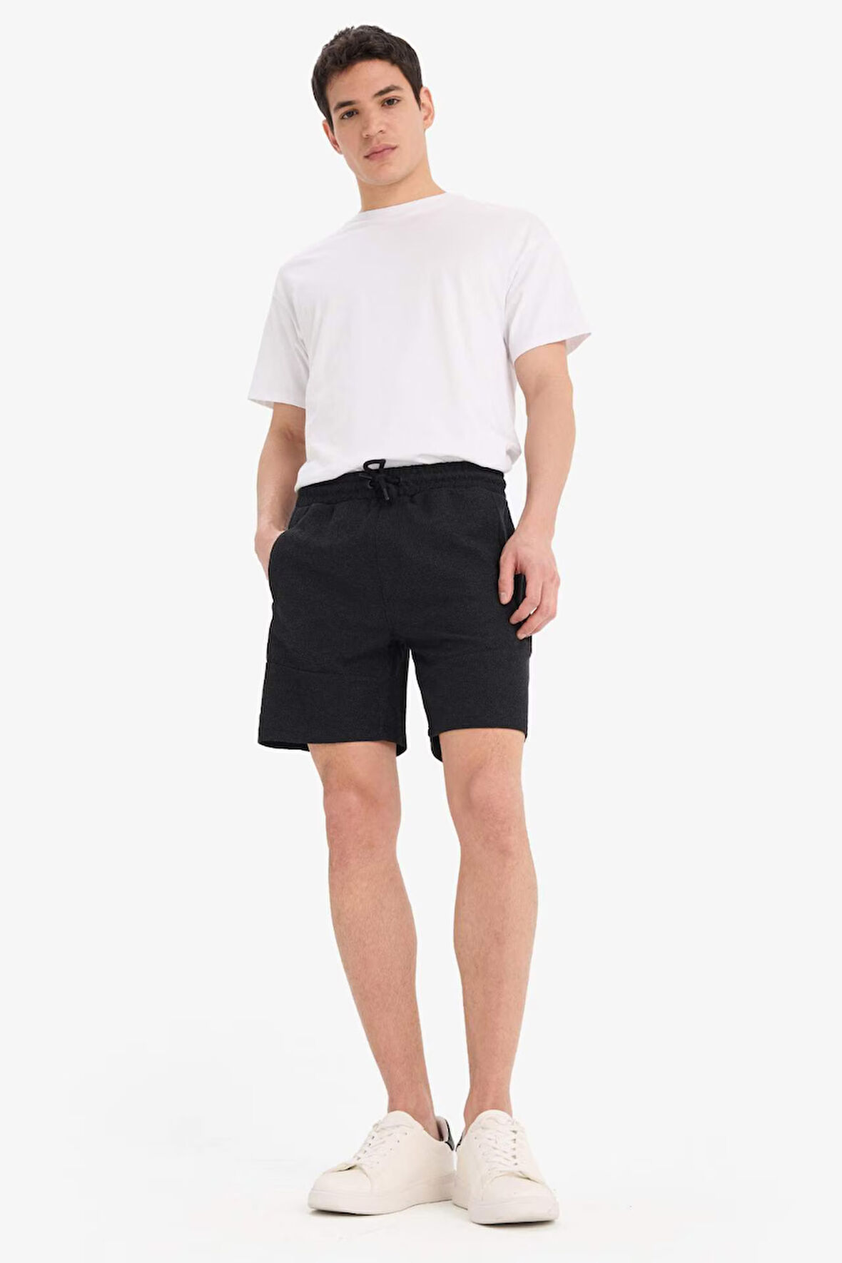 Slim Fit Dar Kesim Dar Paça Şort