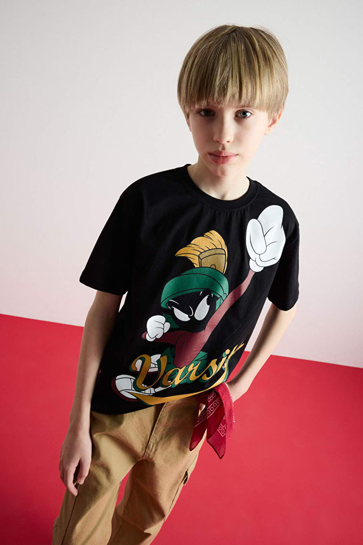 DeFacto Erkek Çocuk Looney Tunes Bisiklet Yaka Kısa Kollu Tişört E3108A825SMBK81