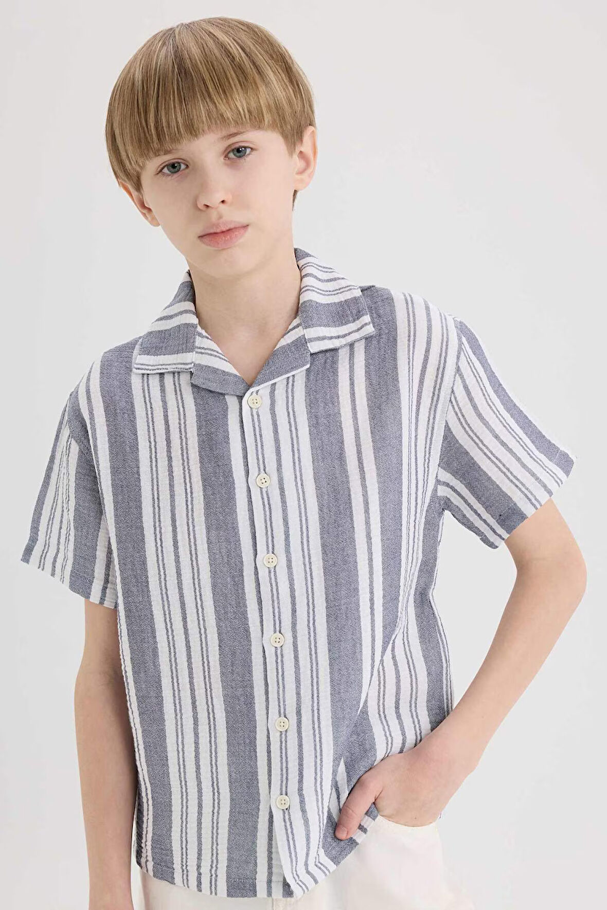 DeFacto Erkek Çocuk Oversize Geniş Kalıp Polo Yaka Kısa Kollu Gömlek E2921A825SMIN247