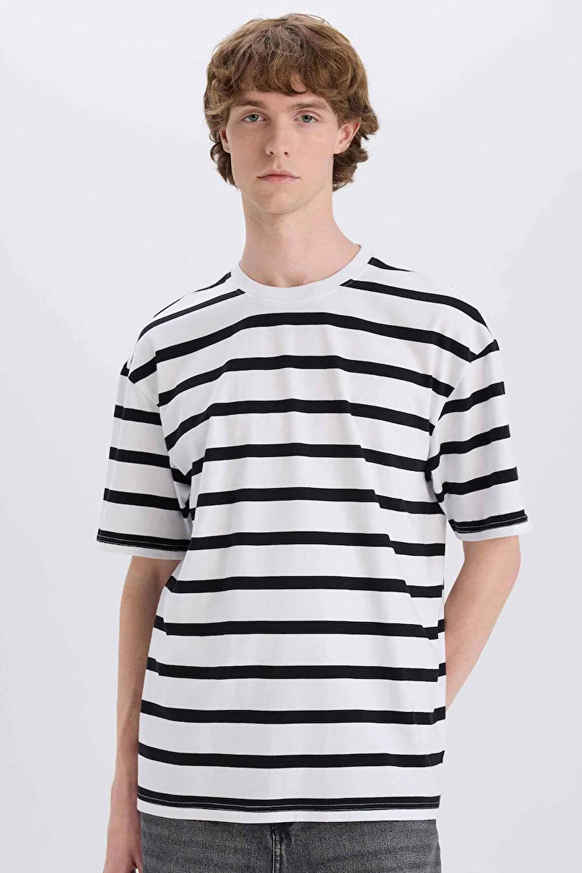 Boxy Fit Bisiklet Yaka Kısa Kollu Tişört