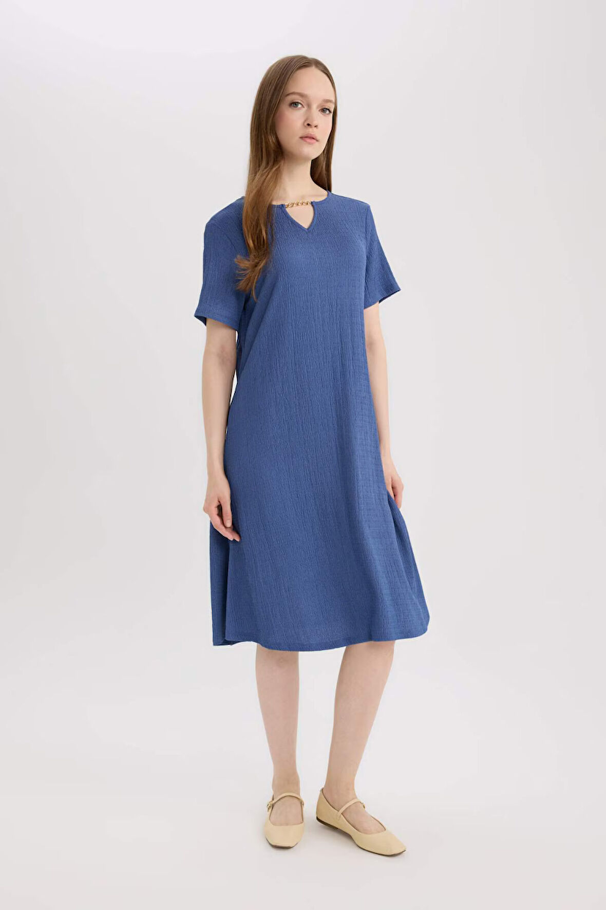 DeFacto Regular Fit Apaş Yaka Basic Düz Bürümcük Kısa Kollu Midi Yazlık Elbise D3834AX25SMIN69