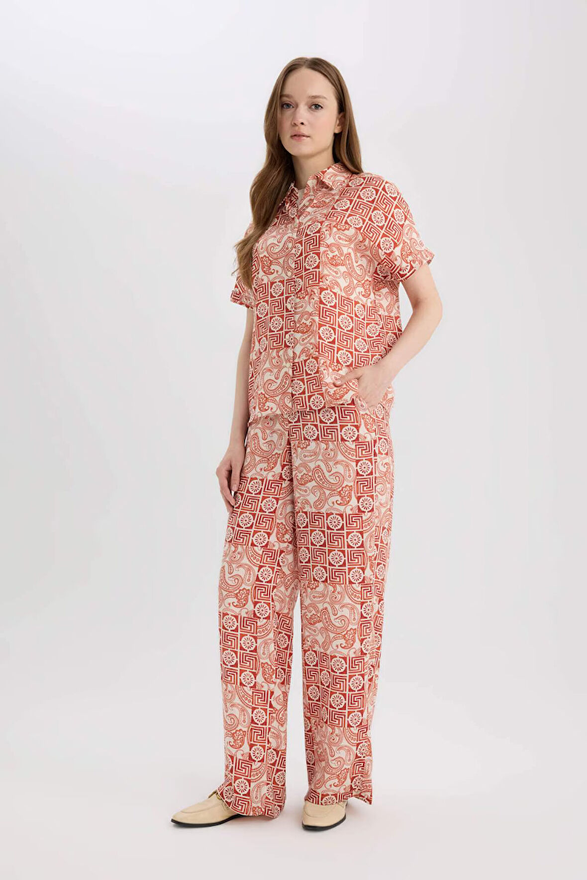 	Regular Fit Geniş Bol Paça Desenli Pantolon