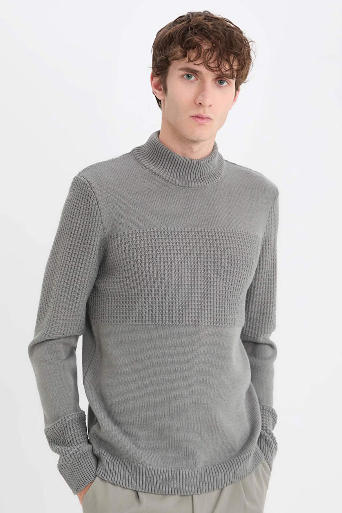 Standart Fit Yarım Balıkçı Yaka Triko Kazak