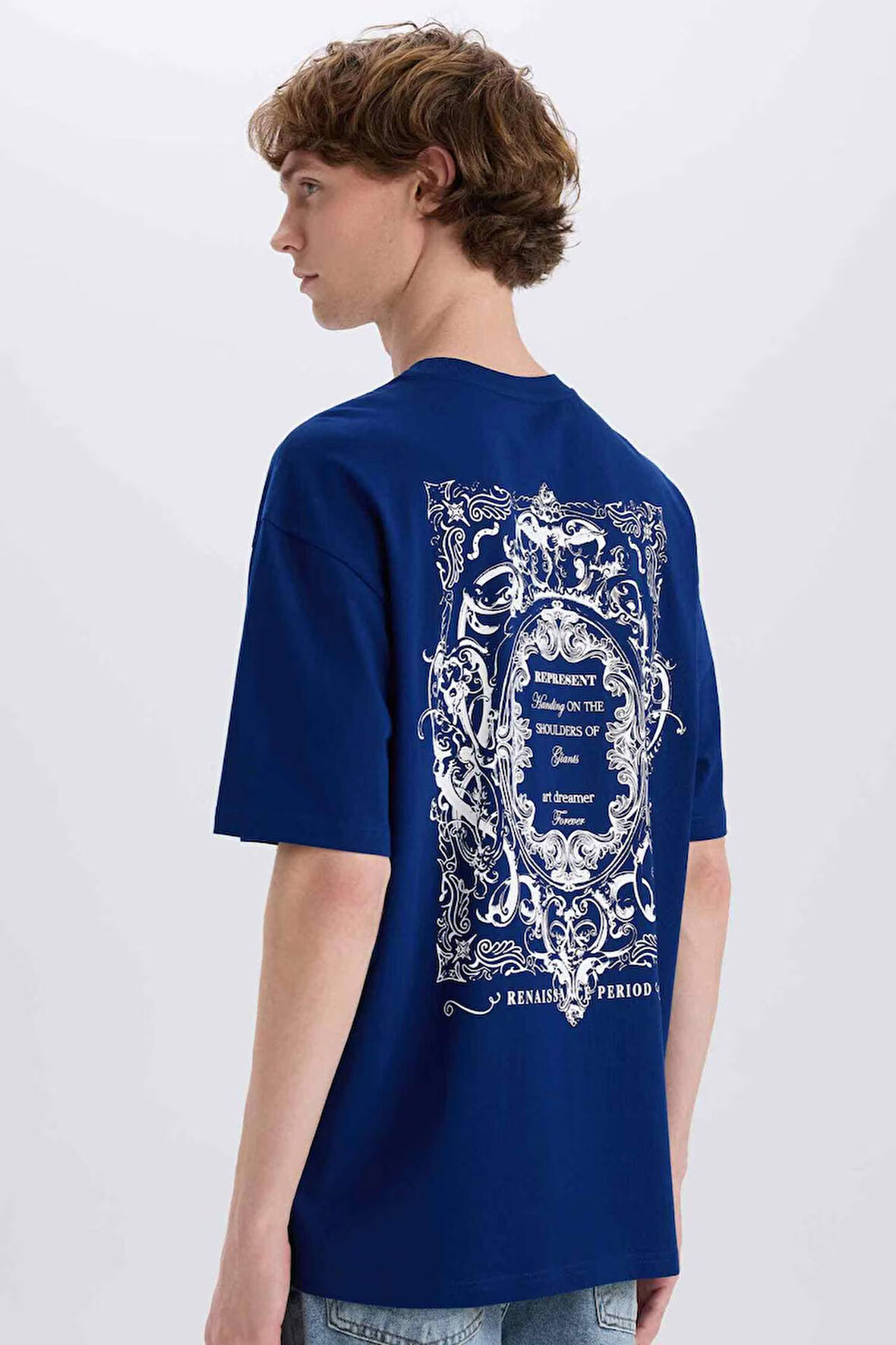 DeFacto %100 Pamuk Boxy Fit Bisiklet Yaka Sırt Baskılı Kısa Kollu Tişört E4540AX25SMBE315