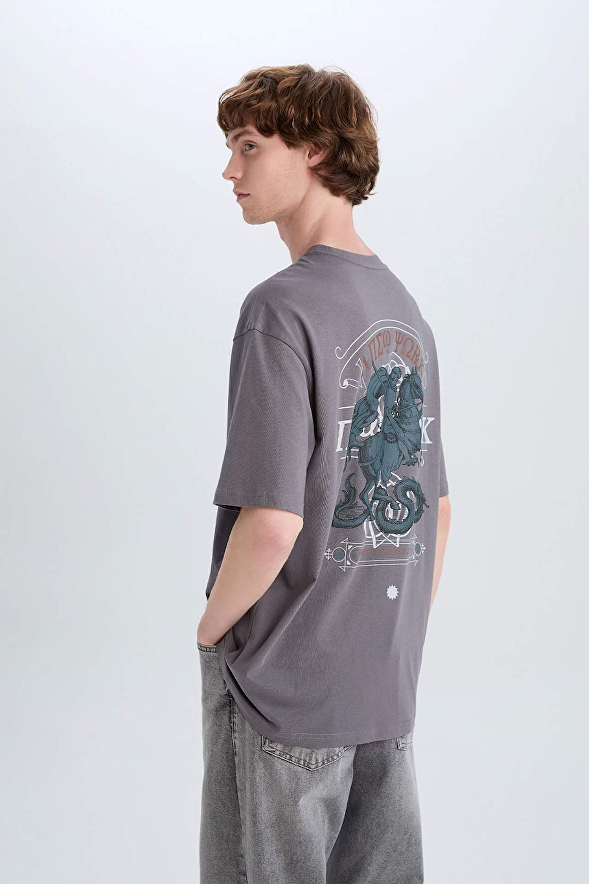 DeFacto %100 Pamuk Boxy Fit Bisiklet Yaka Sırt Baskılı Kısa Kollu Tişört E4541AX25SMGR357