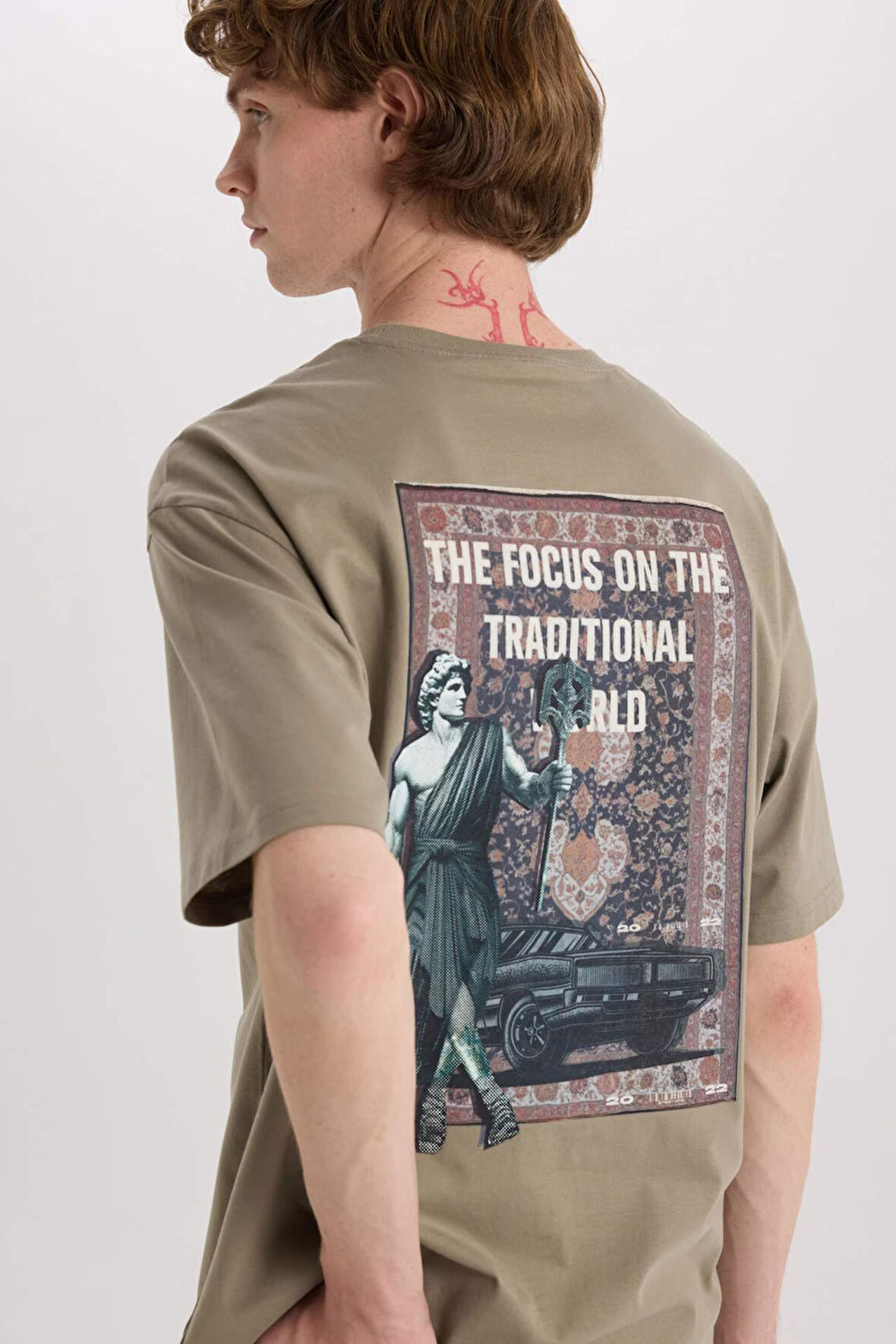 DeFacto %100 Pamuk Boxy Fit Bisiklet Yaka Sırt Baskılı Kısa Kollu Tişört E4543AX25SMKH465