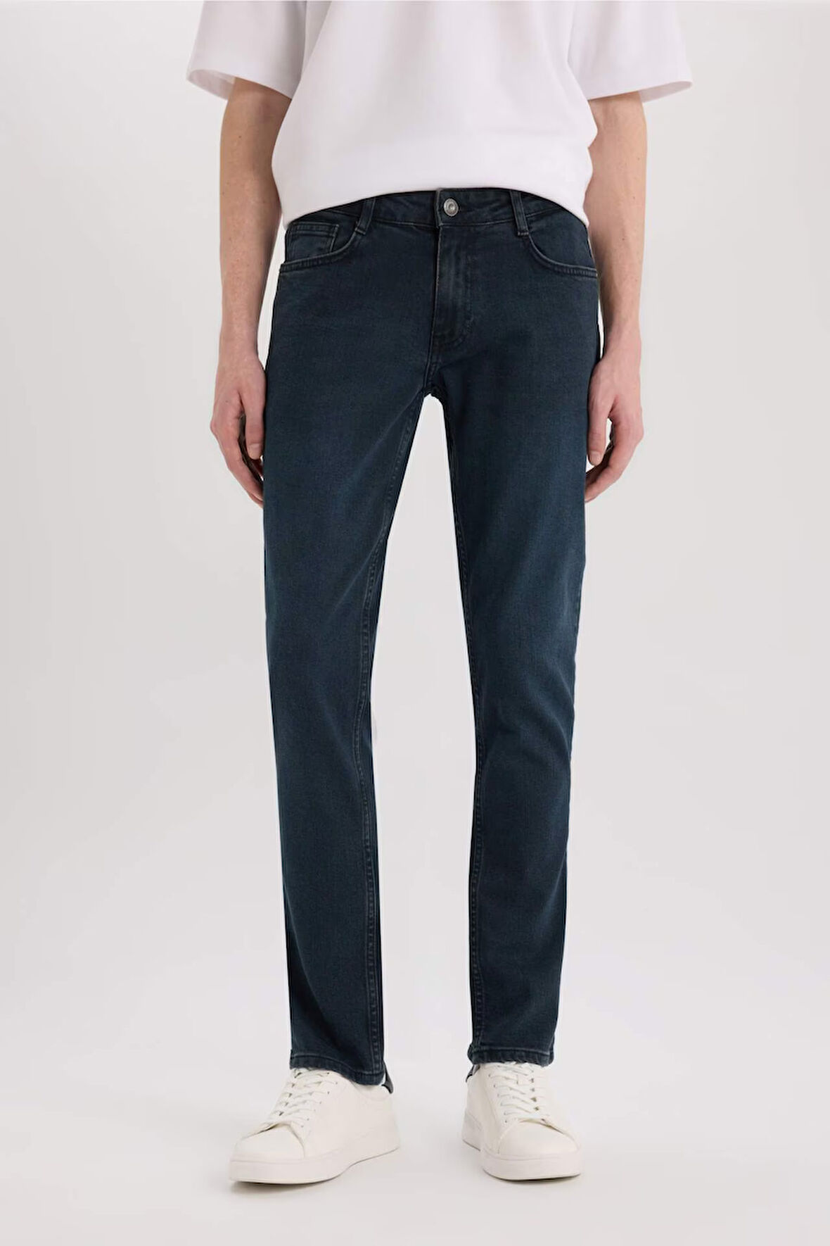 DeFacto Pedro Slim Fit Dar Kalıp Normal Bel Dar Paça Jean Pantolon R8791AZ25SPNM83