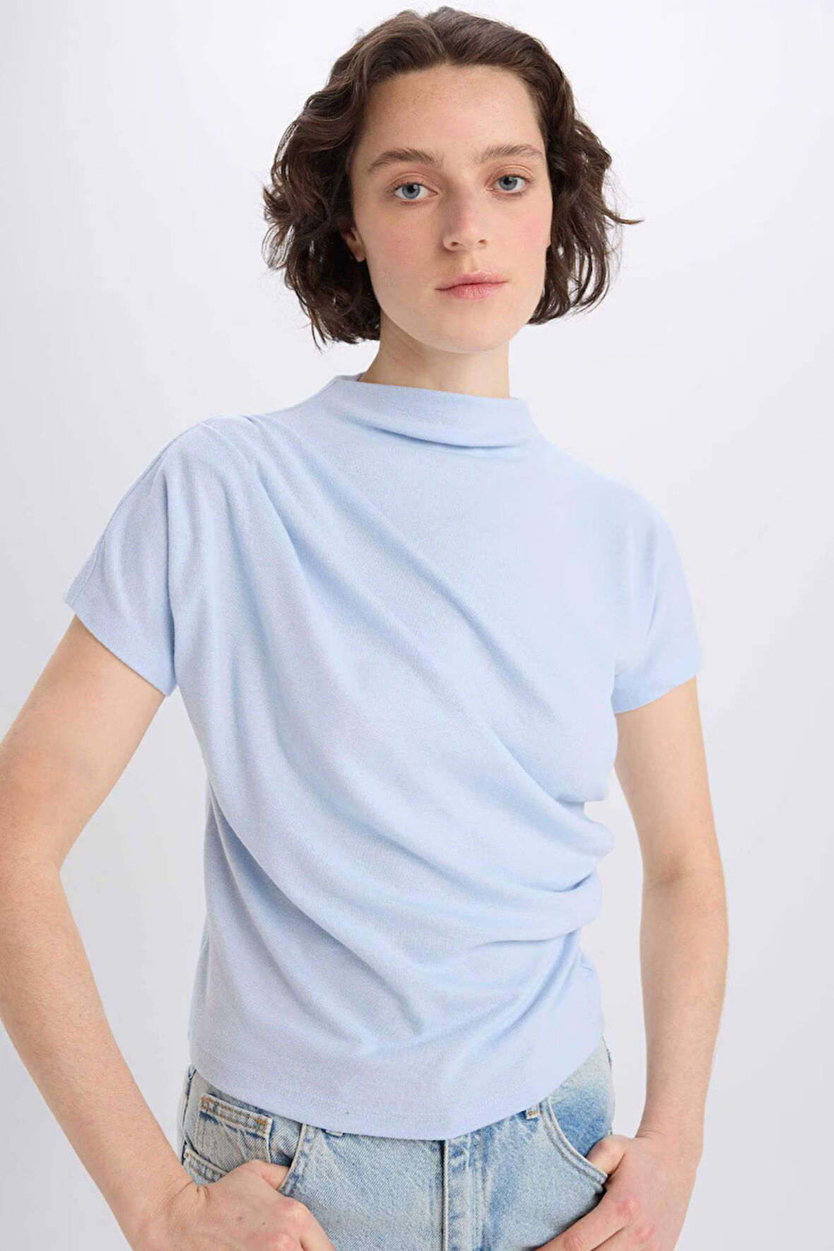DeFacto Slim Fit Dar Kesim Bisiklet Yaka Basic Düz Ribana Kısa Kollu Tişört E5905AX25SPBE177