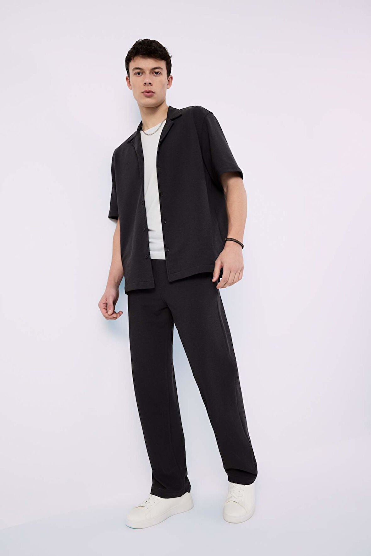 DeFacto Bol Rahat Kesim Wide Leg Üç Cepli Geniş Paça Yazlık Pantolon F3147AX25SPAR104