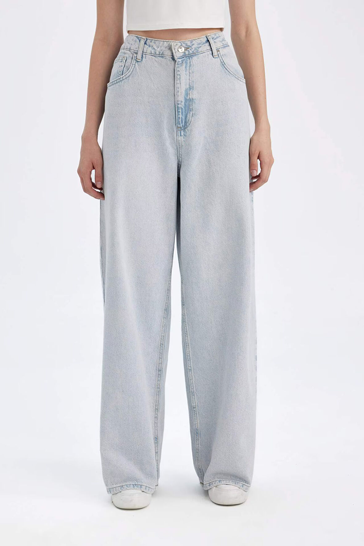 DeFacto Wide Baggy Fit Ekstra Geniş Kalıp Normal Bel Ekstra Geniş Paça Jean Yıkamalı Pantolon D9227AX24WNNM39