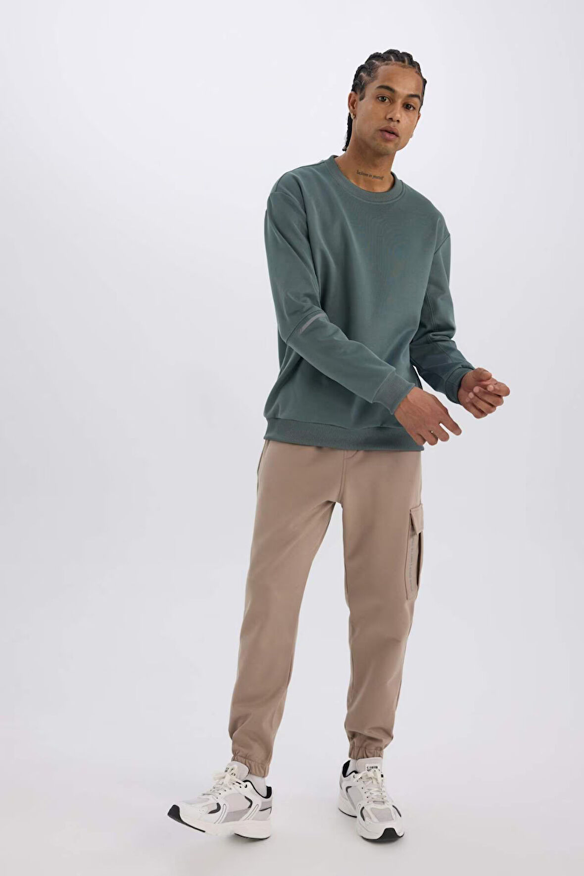 DeFactoFit Sporcu Jogger Eşofman Altı Standart Fit Üç Cepli Beli Bağcıklı Lastikli Paça D3741AX24WNBG73