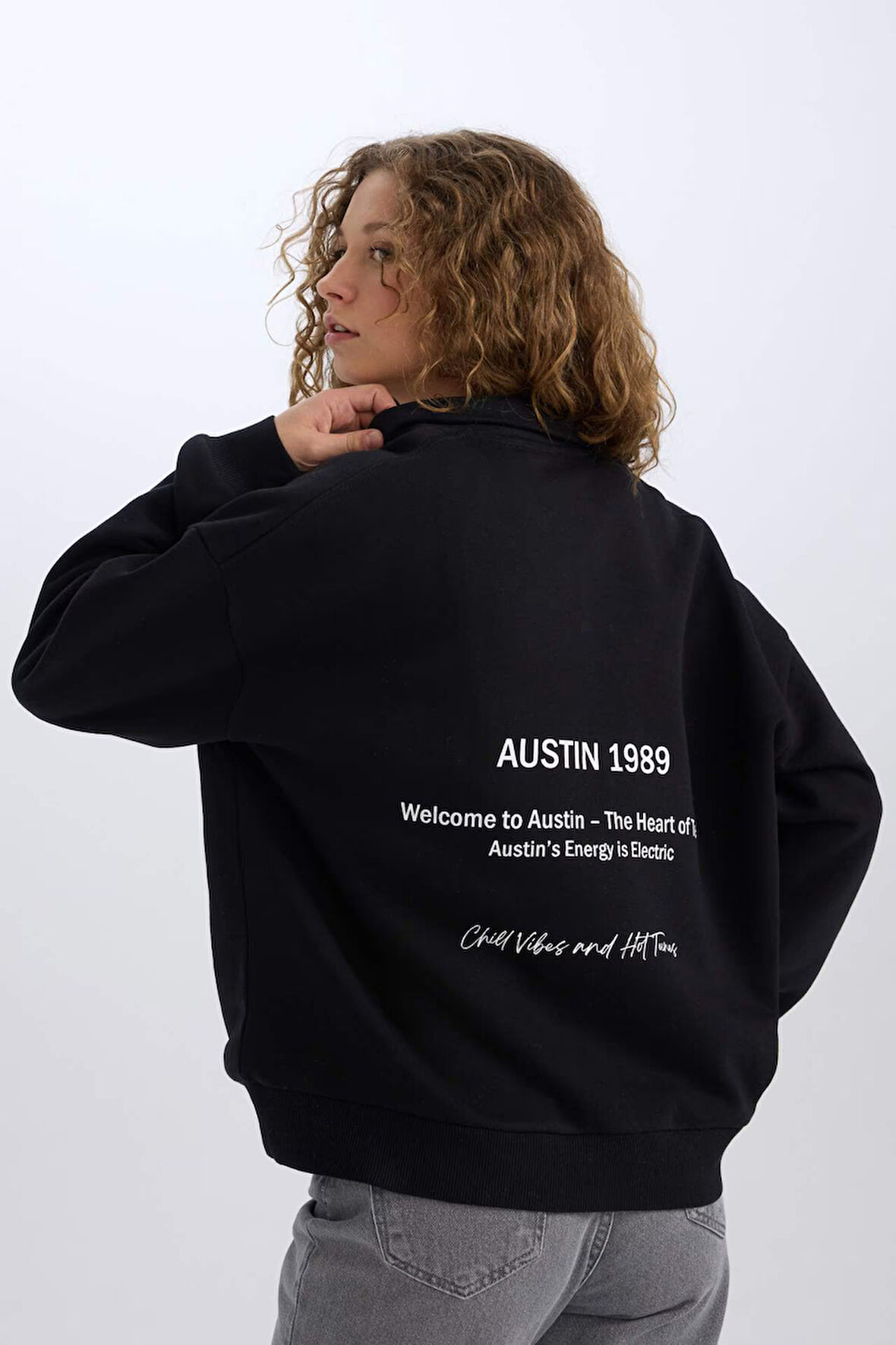 DeFacto Oversize Geniş Kalıp Yarım Fermuarlı Sırt Baskılı Sweatshirt E1525AX24WNBK81