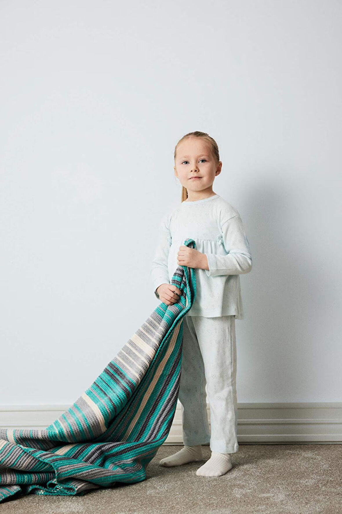 DeFacto Kız Bebek Pijama Takımı Ribana Uzun Kollu Üst Beli Lastikli Uzun Alt E0766A525SPBE61