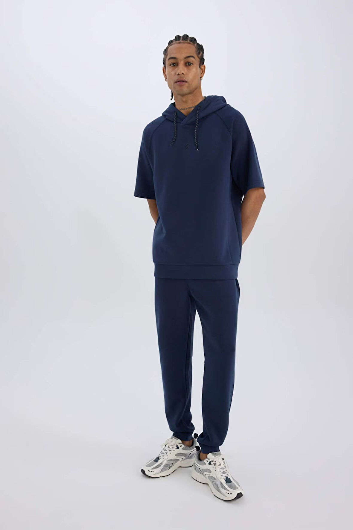 DeFactoFit Slim Fit Sporcu Jogger Eşofman Altı Dar Kesim Skuba Dalgıç Kumaş Standart Paça Beli Bağcıklı Lastikli Paça Z9112AZ25SPNV201