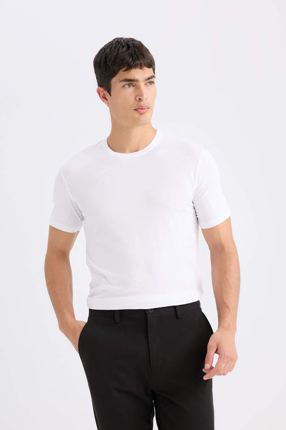 DeFacto Slim Fit Dar Kesim Bisiklet Yaka Modal Karışımlı Pamuklu Basic Düz Kısa Kollu Beyaz Tişört M6606AZ24AUWT34