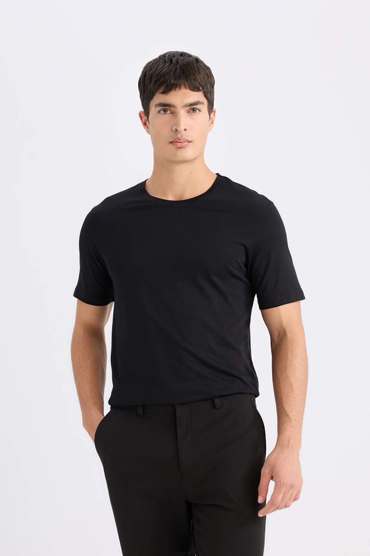 DeFacto Slim Fit Dar Kesim Bisiklet Yaka Modal Karışımlı Pamuklu Basic Düz Siyah Kısa Kollu Tişört M6606AZ24AUBK81
