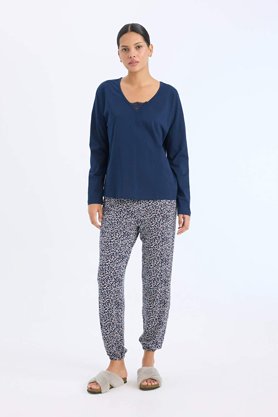 DeFacto Pijama Takımı Uzun Kollu Üst Desenli Uzun Altı-Fall in Love E2357AX24WNNV31