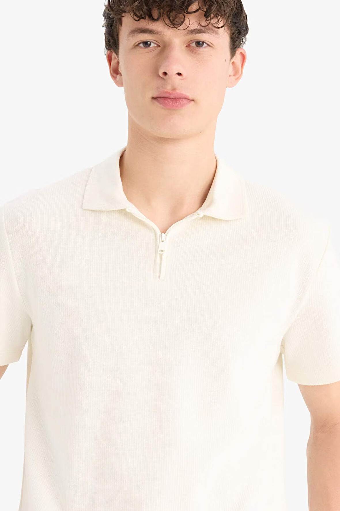 DeFacto Regular Fit Polo Yaka Kısa Kollu Dokulu Tişört E4027AX25SPER223