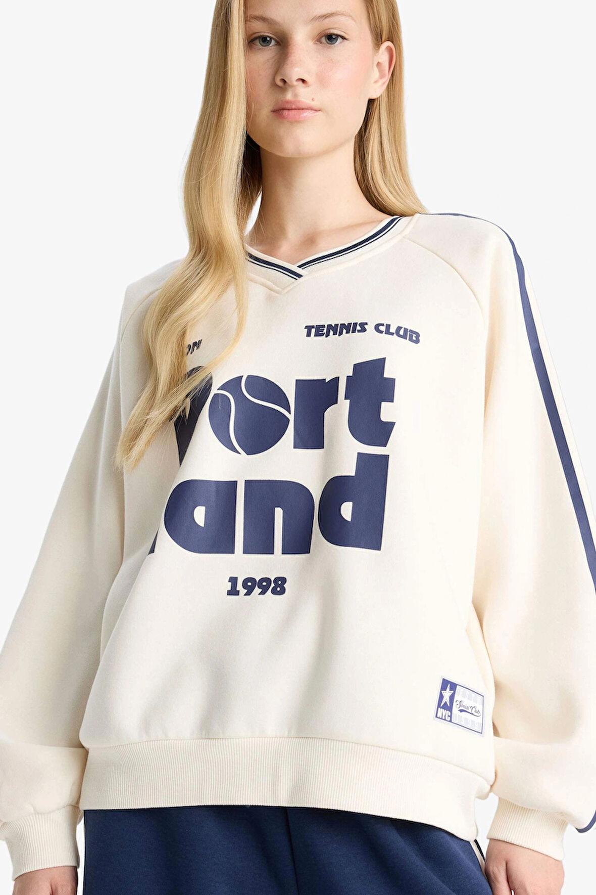 Defacto E8794AXER103 Ekru Coool Oversize Geniş Kalıp V Yaka Baskılı Kalın Sweatshirt